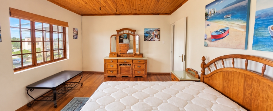 6 Bedroom Property for Sale in Franskraal Western Cape